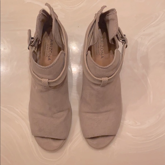 Suede gray booties with an open toe - Picture 3 of 4